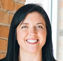 Porträtt på Sophie Hartwell, kundtjänstchef för ett serviceteam